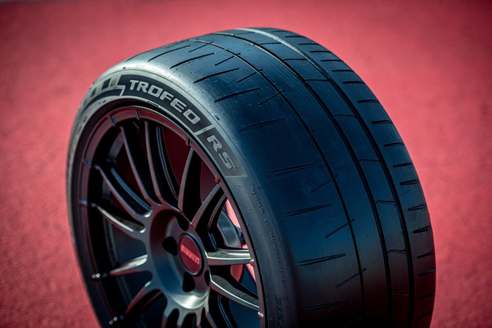 Pirelli P Zero Trofeo RS